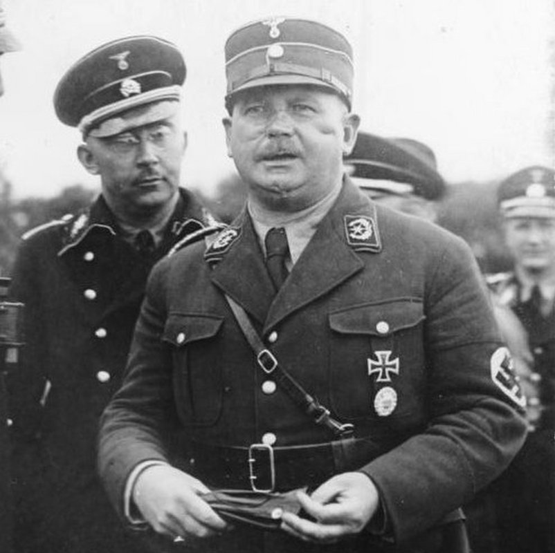 csm_LesbischRechts-Ernst_Roehm_und_Heinrich_Himmler_28911ad74d A ‘bad gay’ in German history: SA leader Ernst Röhm. Photo: unknown, Wikimedia Commons, CC BY-SA 3.0 DE